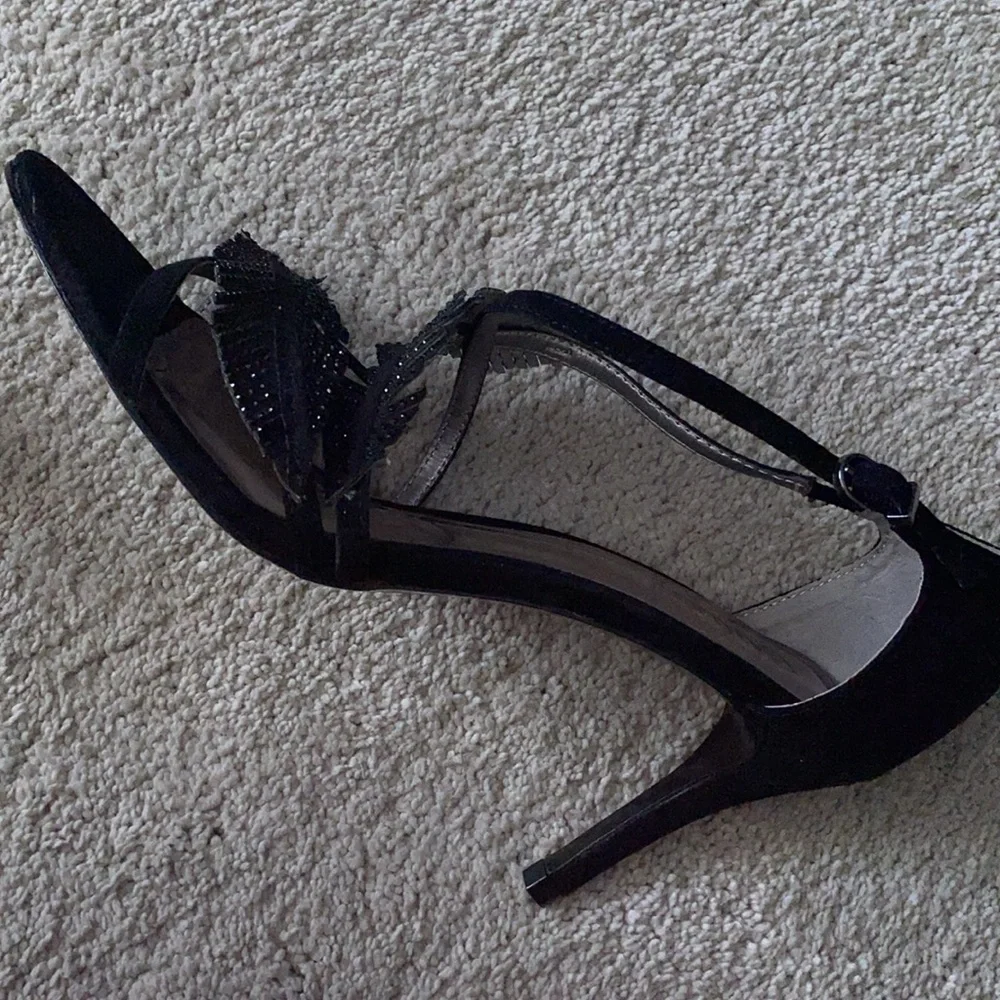 CARLOS SANTANA 8M FRISCO Black 3”‎ Strappy HEELS Sparkly Feather